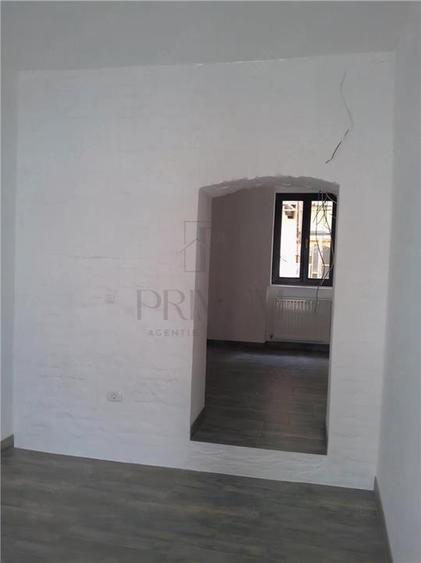 Spațiu comercial, de 40 mp, în P-ța Unirii