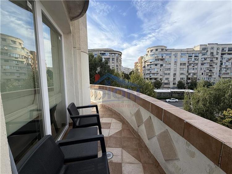 Apartament cu 4 camere decomandat, mobilat în Decebal