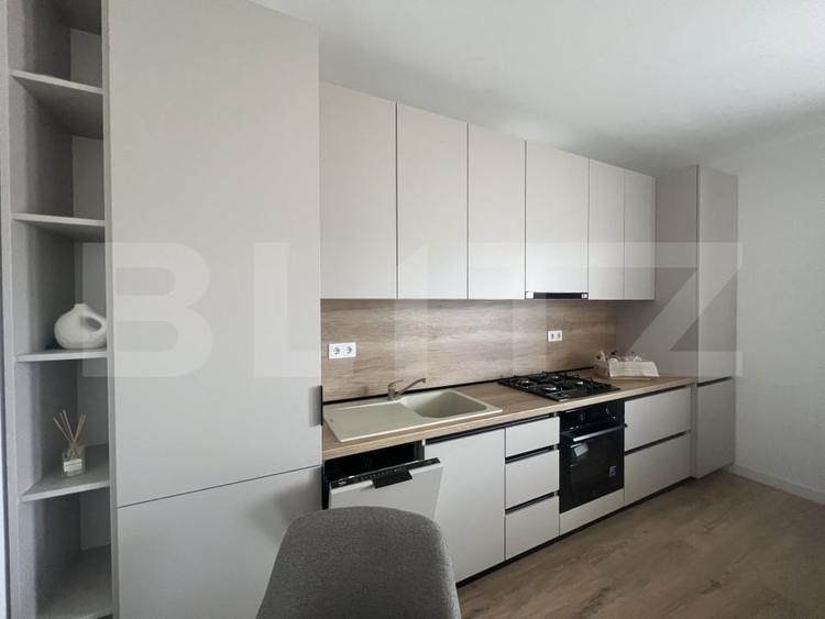 Apartament cu 2 camere semidecomandat, mobilat în Florești