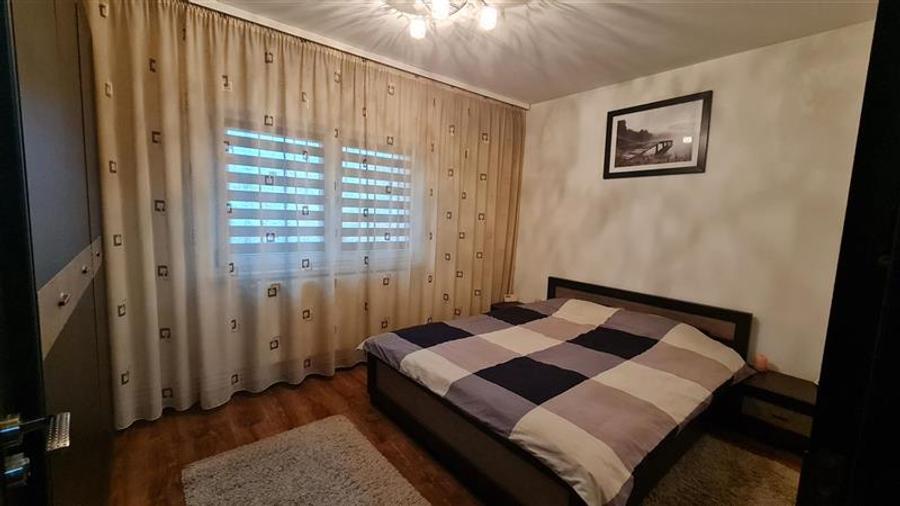 Apartament cu 2 camere semidecomandat în 1 Mai