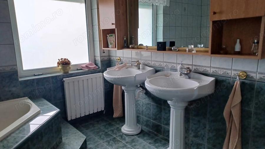 Casă cu 3 camere cu Teren 2000 Mp în Careiului
