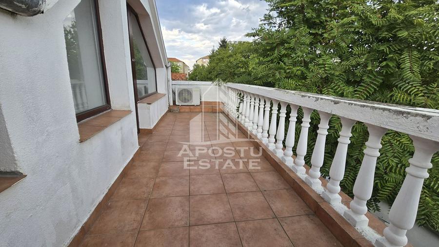 Casă individuală cu 5 camere cu Canalizare în Lipovei