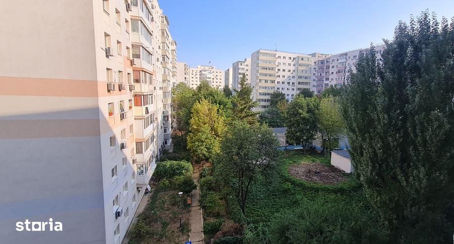 Garsonieră decomandată în Titan
