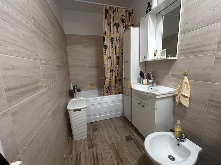 Apartament cu 2 camere decomandat în Apărătorii Patriei