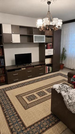 Apartament cu 3 camere decomandat în Berceni