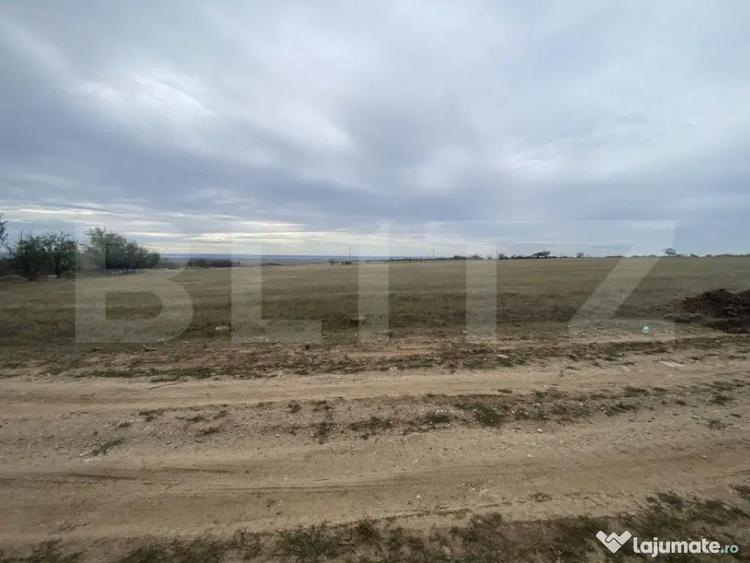 Teren partial intravilan 15000 mp, deschidere 136 m, zona Pa - 1