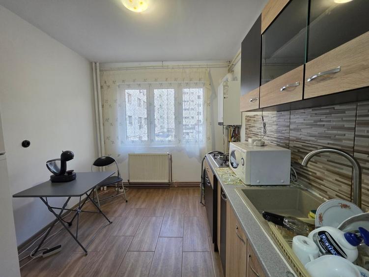 Apartament cu 3 camere decomandat în Bucur Obor