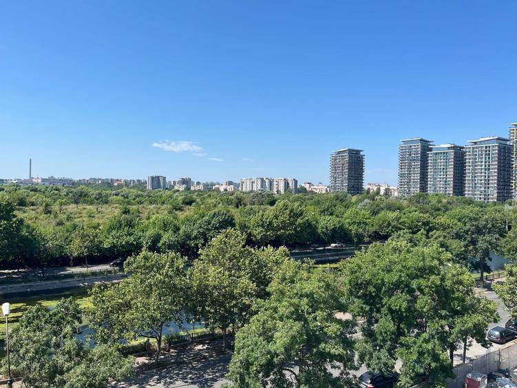 Apartament cu 3 camere decomandat în Splaiul Unirii