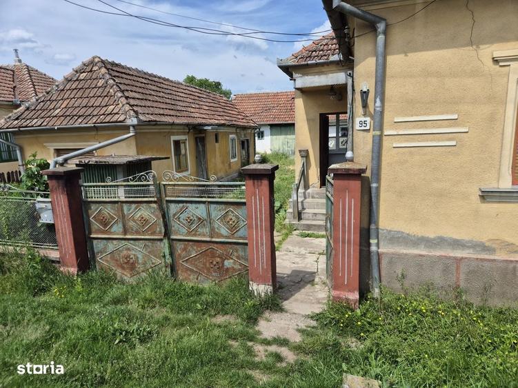 Casă cu 4 camere cu Teren 864 Mp în Bârzava