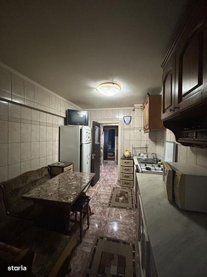 Apartament cu 3 camere decomandat în Prundu