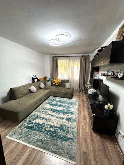 Apartament cu 2 camere semidecomandat, mobilat în Rahova