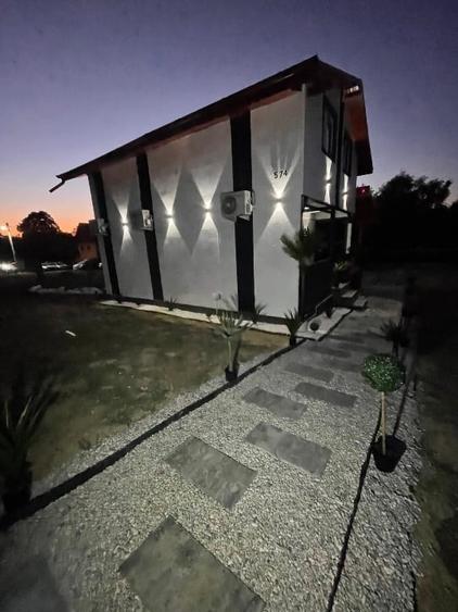 Casă individuală cu 4 camere cu Canalizare în Dumbrăvița