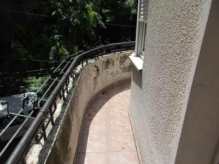 Casă cu 5 camere cu Teren 400 Mp în Cotroceni