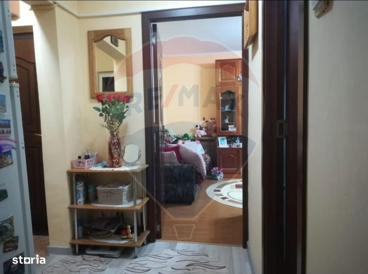 Apartament cu 2 camere decomandat, mobilat în Central