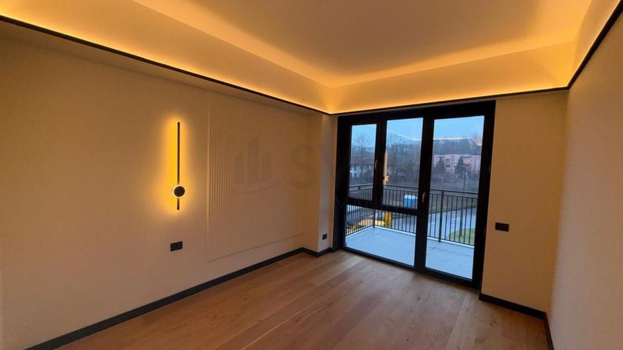 Apartament cu 3 camere semidecomandat în Pipera