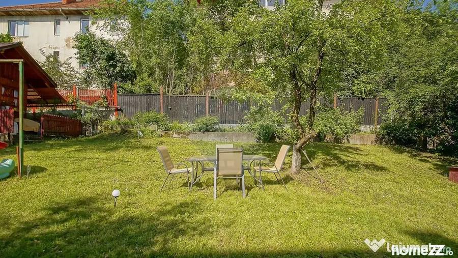 Apartament cu 7 camere decomandat în Dealul Cetății