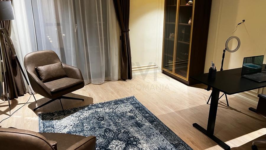 Penthouse cu 5 camere decomandat, mobilat în Iancu Nicolae