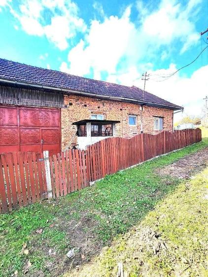 Casă cu 3 camere semidecomandat în Avram Iancu
