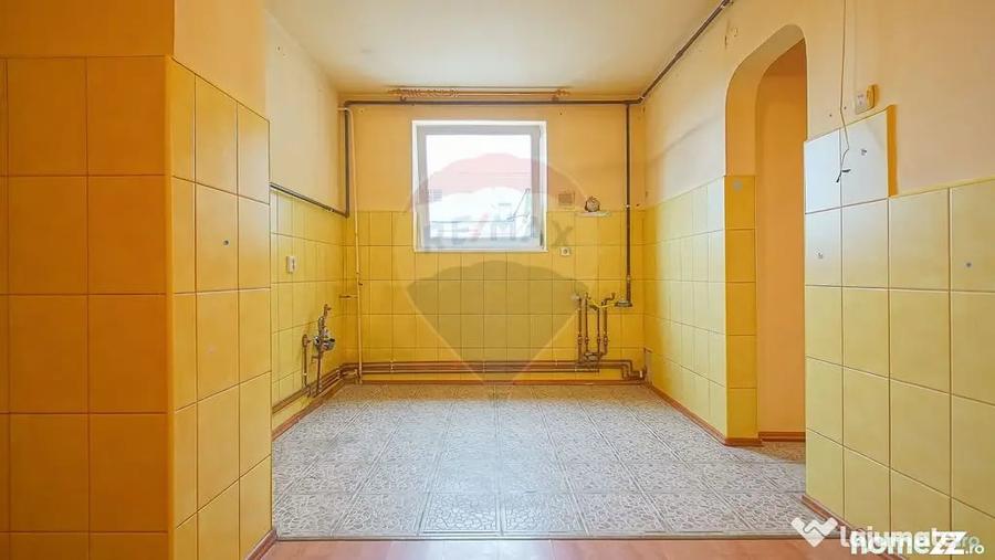 Apartament cu 3 camere decomandat în Astra