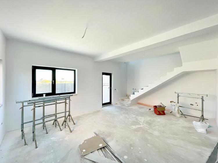 Duplex cu 3 camere cu Canalizare în Moșnița Nouă