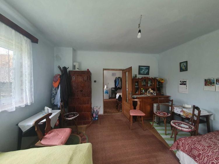Casă cu 4 camere în Bâscenii de Sus