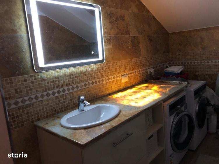 Casă cu 4 camere în Roșu