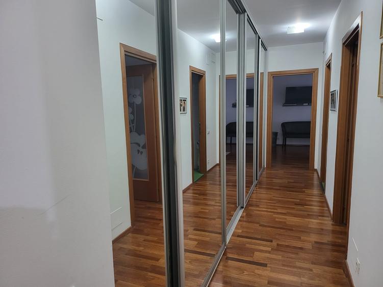 Apartament cu 4 camere decomandat în Ștefan cel Mare