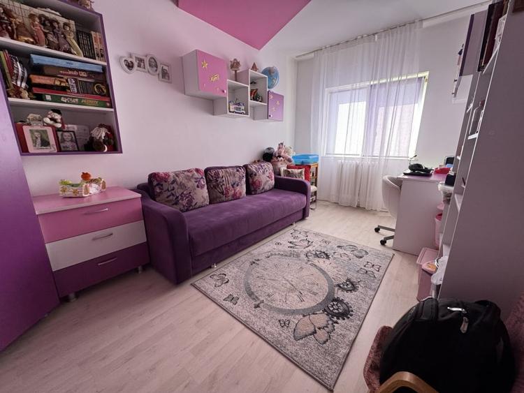 Apartament cu 3 camere semidecomandat, mobilat în Aiud