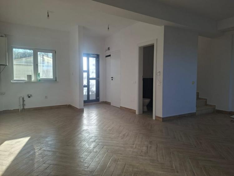 Duplex cu 4 camere cu Canalizare în Chitila
