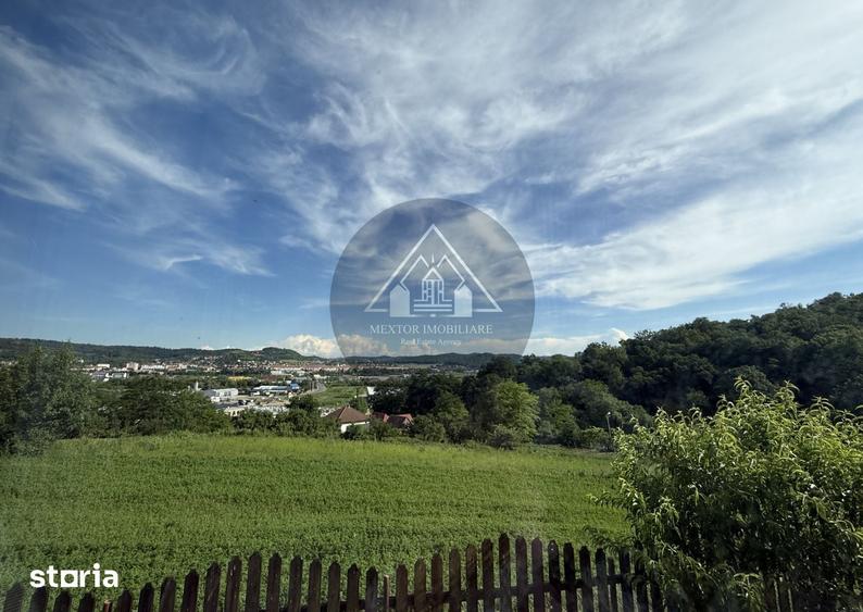 Casă cu 6 camere decomandat cu Teren 500 Mp în Central