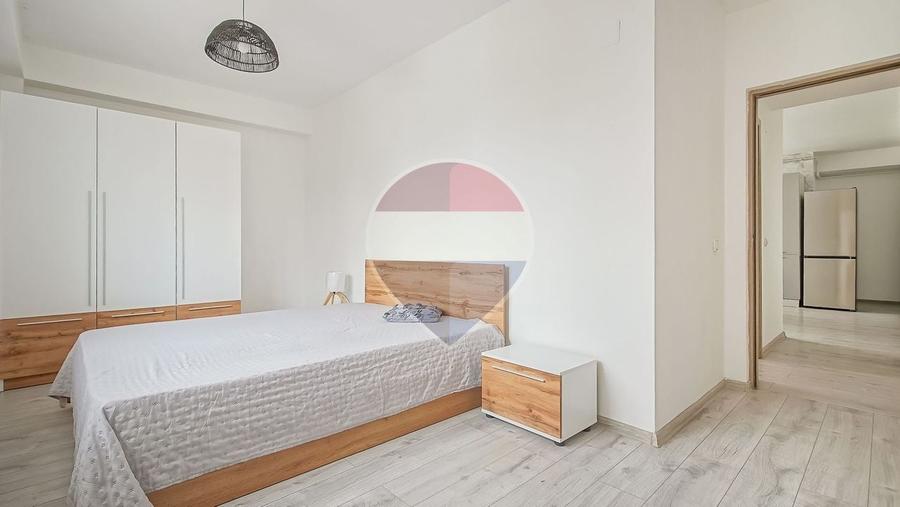 Apartament cu 3 camere decomandat, mobilat în Tractorul