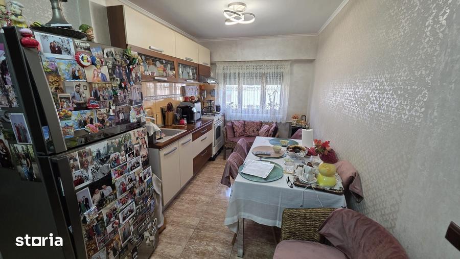 Apartament cu 3 camere decomandat în Tomis III