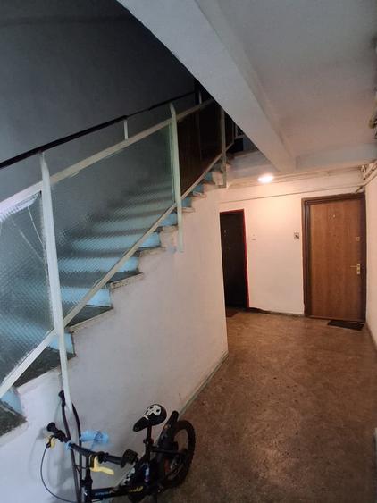 Apartament cu 3 camere decomandat în Olteniței