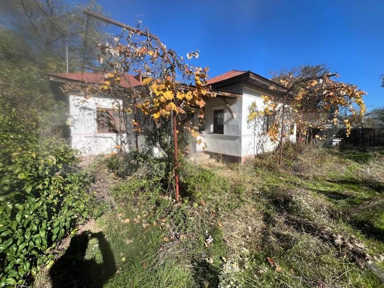 Casă individuală cu 3 camere cu Teren 4500 Mp în Bolovani
