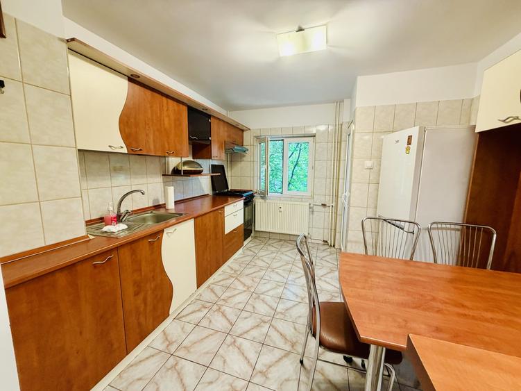 Apartament cu 3 camere decomandat, mobilat în Lujerului
