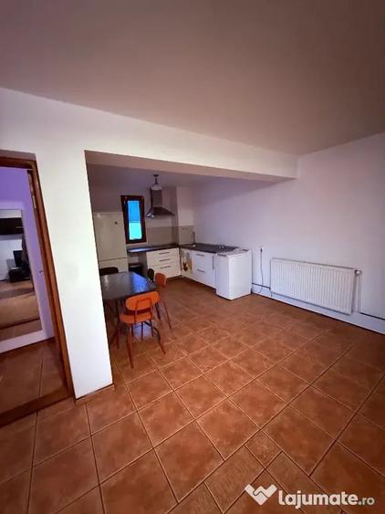 Casă cu 3 camere cu Teren 20 Mp în Vitan