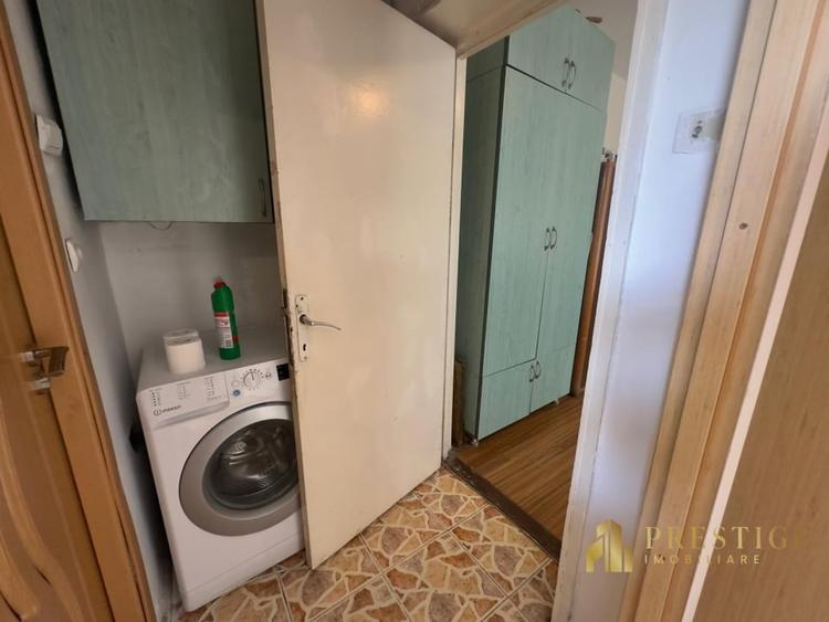 Apartament cu 3 camere semidecomandat, mobilat în Rogerius