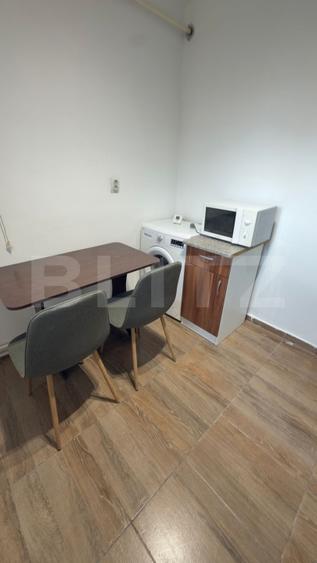 Apartament cu 3 camere semidecomandat, mobilat în Calea Severinului