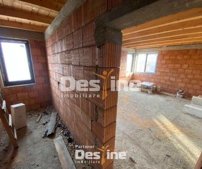 Casă individuală cu 6 camere cu Canalizare în Ciritei