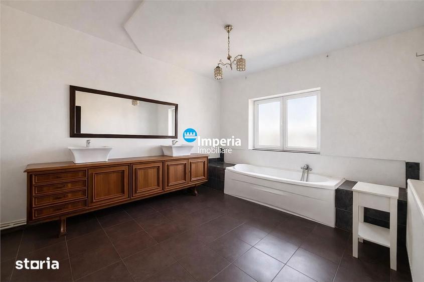 Apartament cu 4 camere decomandat în Dacia
