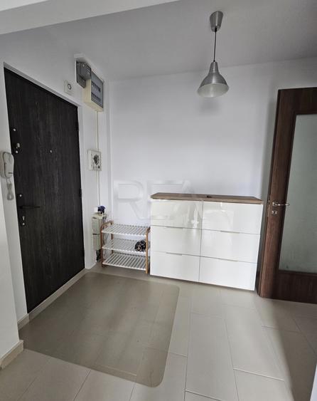 Apartament cu 3 camere semidecomandat, mobilat în Drumul Taberei