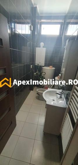 Casă individuală cu 7 camere cu Canalizare în Vitan Mall