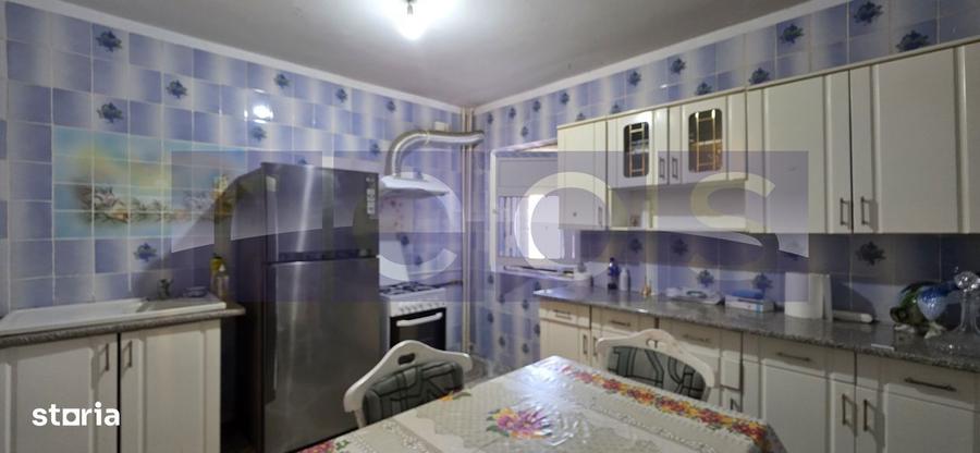 Apartament cu 3 camere decomandat, mobilat în Vitan