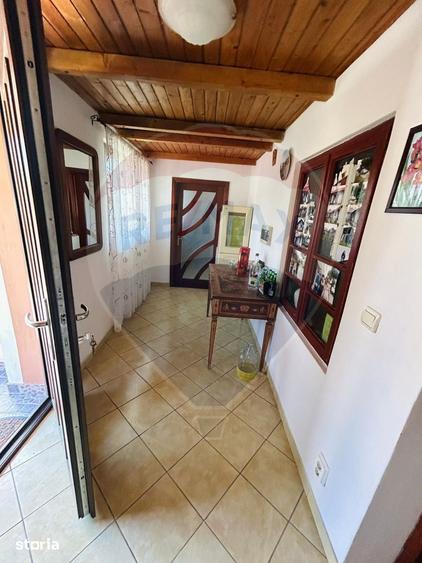 Casă cu 6 camere cu Teren 1624 Mp în Pielești