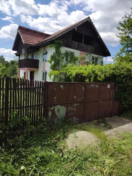 Casă cu Teren 1000 Mp în Central