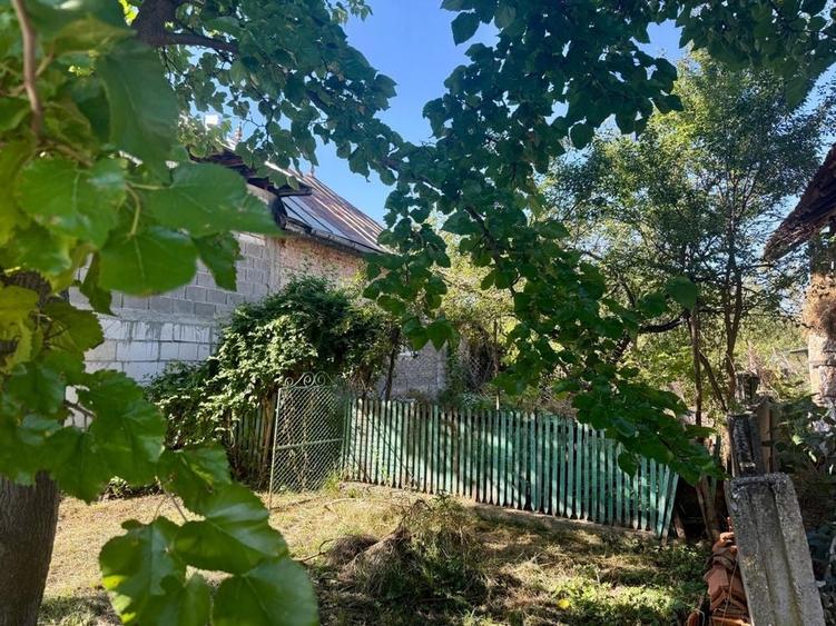 Casă cu 4 camere în Tătărani