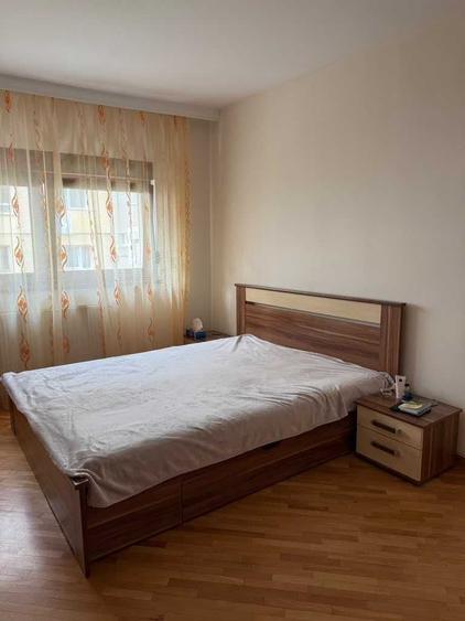 Apartament cu 3 camere decomandat în Valea Aurie