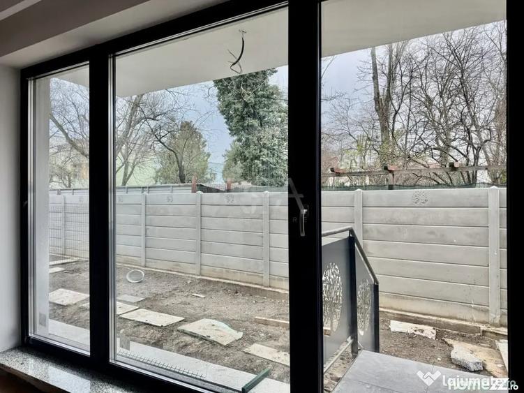 Apartament cu 3 camere semidecomandat în Matei Voievod