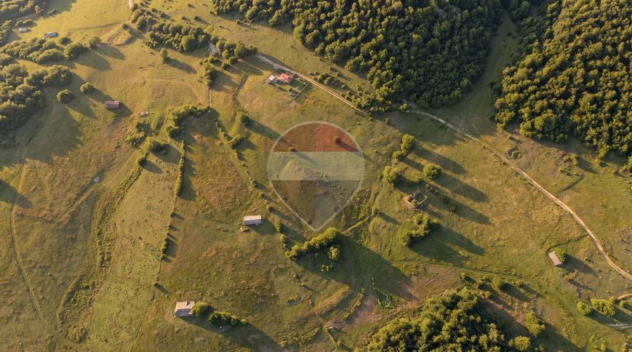 Teren Construcții intravilan de 813 mp, în Dâmbovicioara