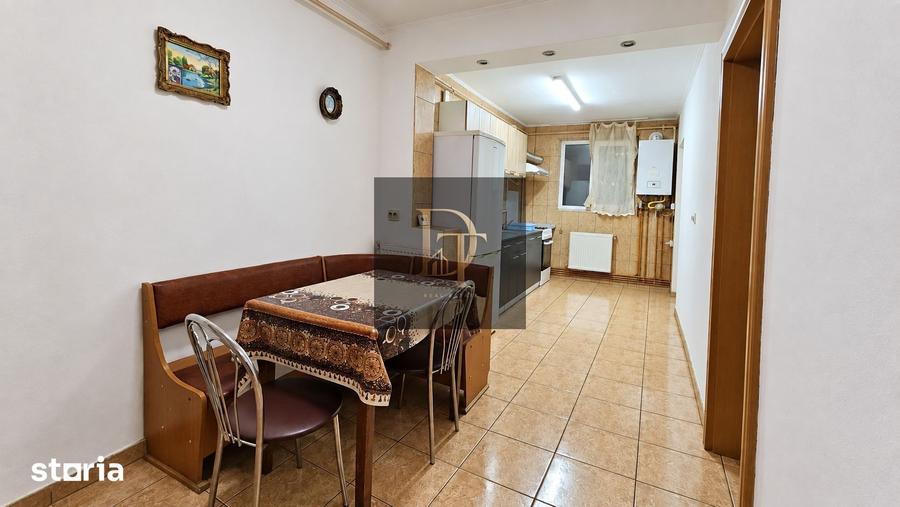 Apartament cu 3 camere decomandat în Tractorul